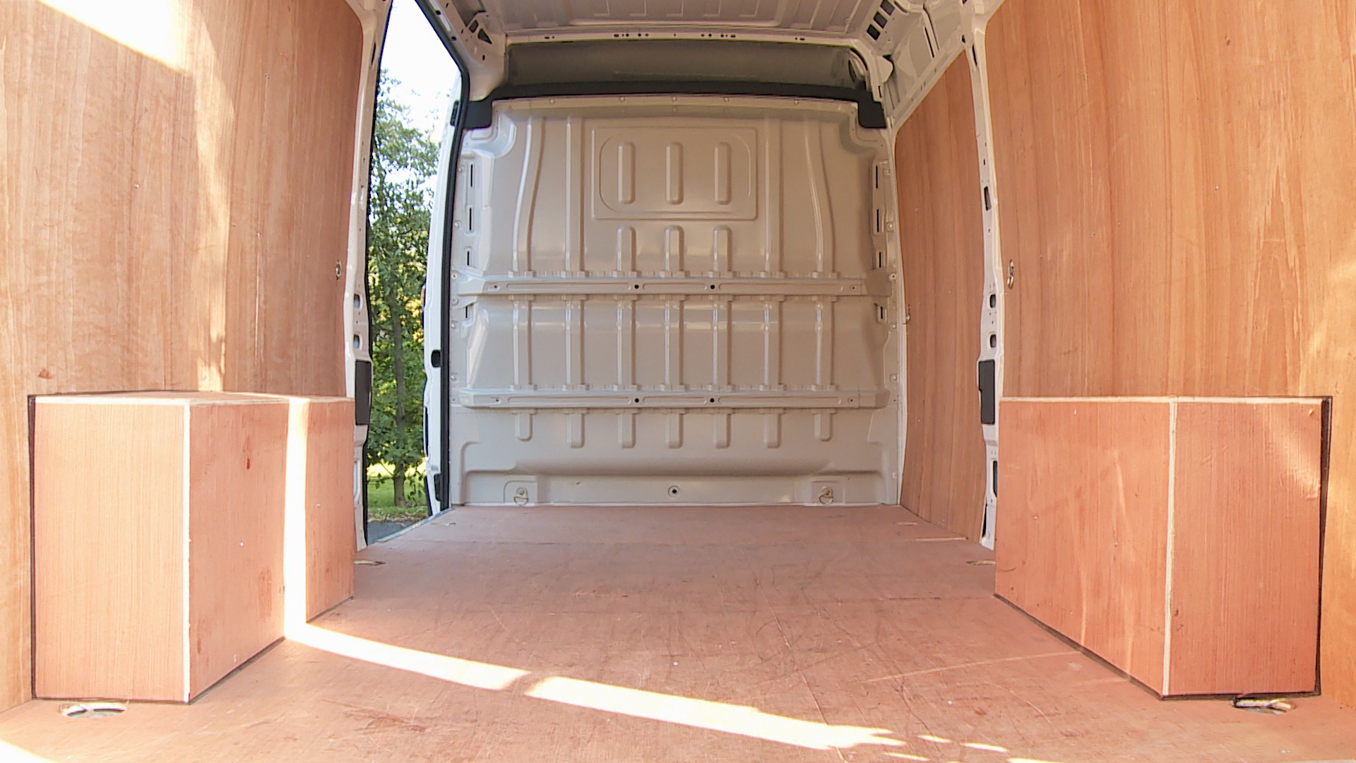 PEUGEOT BOXER 330 L2 DIESEL Electric Lease